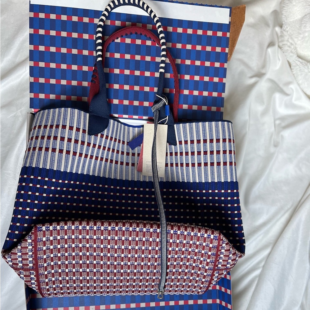 Rothy’s lightweight Vogue tote - Picture 10 of 14